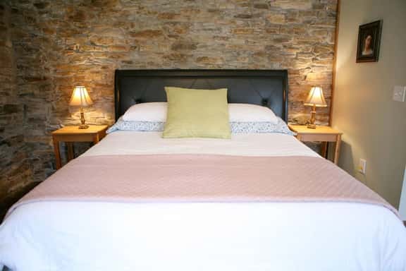 Light Horse Inn: Suite 4 - Image 1