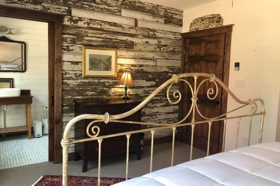 Light Horse Inn: Suite 6 - Image 1